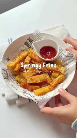 Another day, another potato recipe!😋The easiest late night snacks you can make! All you need is potatoes, salt and seasoning! Additional of chilli powder and white pepper would be great 😘 Don't forget to dip with any of your favourite sauce like mustard, mayonnaise, chilli sauce or tomato sauce. Well, my fav dip sauce is always Chilli sauce 🤤