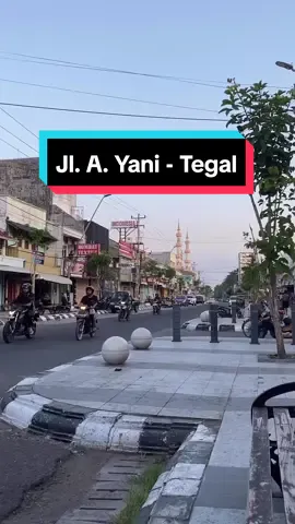 Terakhir nyahdu dipinggir jalan gini kapan?? Video by ig pluang_jm  📍Jl. A Yani - Kota Tegal . . #pesonategal  #Tegal #jateng #road 