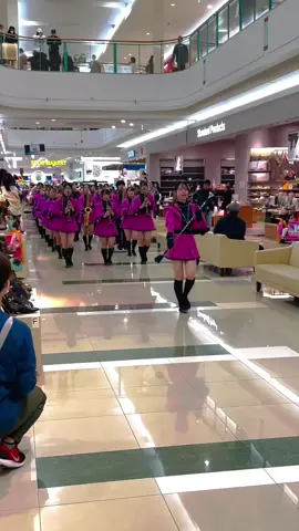 Live show while shopping! (🎥: IG/younetown_izumo)