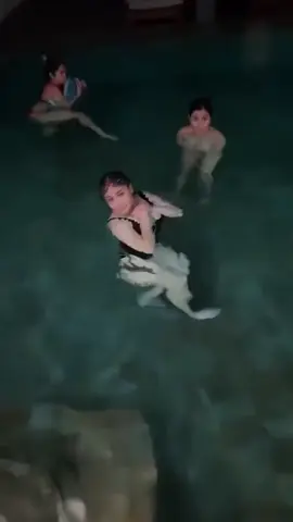 sexy nya mama gigi berenang malam malam di bali #ransentertainment #raffinagita #raffi #nagita #raffiahmad #nagitaslavina #rafathar #rans #cipung #rayanza #fyp #cerita_artis #masukberanda #lewatberanda #raffinagita1717 