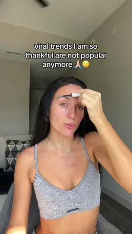 viral trends that I’m so thankful are NOT viral/popular anymore 😭🙏🏼 #relatable #viraltrends #deinfluencing 