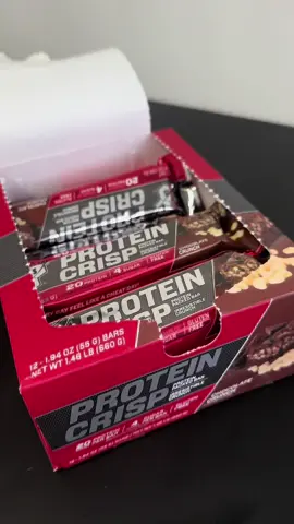 THIS WAS SO GOOD. Immediately on my top 3 list for protein bars 📝. The BSN protein bar has a great crunch to it, and has a lovely thick layer of chocolate at the bottom which will satisfy most chocolate lovers (who need to manage their calories). 190 kcal / 20g protein / 42% PW is pretty sweet too! #healthy #motivation #gym #singapore #Fitness #nutrition #diet #protein #training #mealprep #weightloss #fitnesstips #run #personaltrainer #lobang #coach 