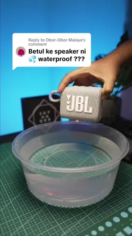 Replying to @Obor-Obor Malaya jom kita lemaskan speaker ni dalam air. Ada pengguna JBL tak? Jangan malu, munculkan di ruangan komen🔥🫰 #jbl #jblspeaker #jblgo3 #waterproofspeaker #jblwaterexperiment #jayhadee 