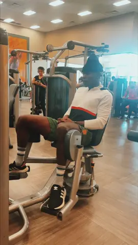 Back in NJ for the holidays🦃🍁. Hope yall spent some qaulity time with your loved ones! However, this was a HEAVY leg day, to burn off those calories. #LAFitness #LegDay #Squats #FYP