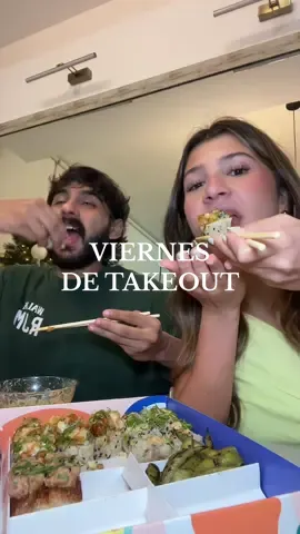 VIERNES DE TAKEOUT✨✨✨ nuestra nueva seria favorita, hoy probamos lucky cat y nos encantoooooo, la presentación y la cantidad de comida 20/10