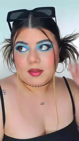 tu y yo en caracas como en el 2000🦋 #caracasenel2000 #elenarose #dannyocean #makeupartist #makeup2000 #viral #parati #fyp 