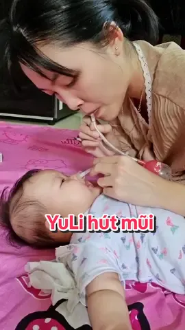 Cách hút mũi bằng dụng cụ hút mũi 2 dây cho bé ( từ sơ sinh ) Sáng dậy hắt xì là có điềm ời 🥲... và đây là 1 trong những dụng cụ thiết yếu lúc nào cũng nên có sẳn khi cho con đi chơi xa nha các mom ơi... chi tiết hơn mình sẽ làm thêm 1 video nữa để các mom tham khảo nhé 🥰 #yumiphan #Giadinhyumi #yulipham 
