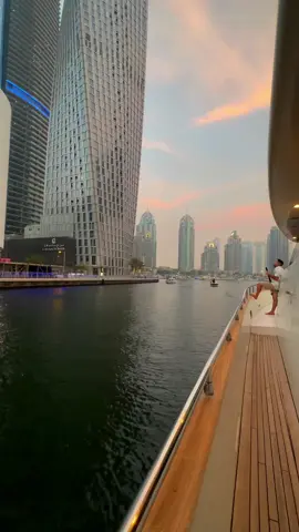 Dubai Marina 😍 . . . #dubai #indubai #uae #emirates #dxb #visitdubai #uae #lovedubai #dubaimarina