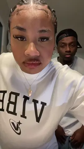Elle a marché sur son pied le pauvre 😂❤️  @YVA.replay                                       #yvasaid #batchily #trend #dance #prt #prtoii #fypシ゚ #fyppppppppppppppppppppppp #fyp #pourtoi #foryourpage 
