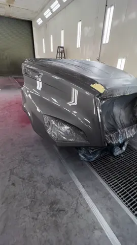 Nice metallic hood to finish off the week! #heavydutyautobody #paintjob #refinisherporn #satasprayguns #motivatedpainters #fyp #autobody #cascadia 