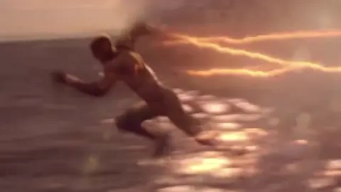 The Flash 1x5- Barry runs on water! #flash #arrow #arrowverse #cw #fyp