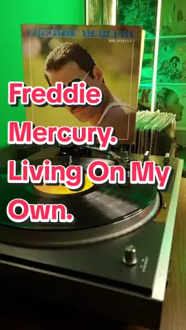Freddie Mercury  - MR. Bad Guy. 1985 -  Living On My Own. #freddiemercury  #freddiemercurylivingonmyown  #queen  #cantinhodovinil 