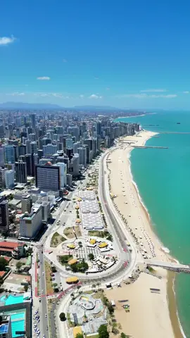 Um giro quase 360•, onde é possível ver vários pontos e ícones da nossa cidade maravilhosa. Deixa pra gente um comentário de algum ponto ou ícone da cidade que você conseguiu observar no nosso video! 🚁 #fortaleza #ceara #beiramar #mucuripe #meireles #aerofortaleza #praiadeiracema