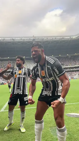 🏹💪🏻 Mais uma vez na temporada, o filme se repete: Paulinho🤝Hulk!  A melhor dupla de ataque do futebol brasileiro! 🔝🇧🇷 #Atletico #Galo #Gol #Hulk