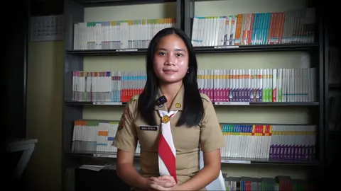 Guru, terima kasih atas dedikasimu kepada kami Waktu demi waktu kau curahkan untuk berbagi ilmu, nasihat, dan semangat Terima kasih guruku atas semua jasamu Selamat Hari Guru Nasional 2023 