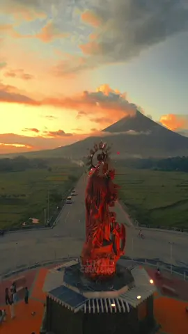 Magayon and Nuestra Señora de Salvacion in one frame  🤩 #mayonvolcano #legazpialbay #lovephilippines #fyp 