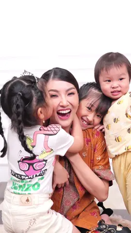 Trio krucil nya aku ❤️🥰🥰 #SW #Sarwendah #thaliaputrionsu #thaniaputrionsu #ariellaoctavia #Viralditiktok #Gayaditiktok