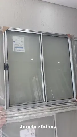 Janela 2folhas em aluminio sendo uma folha fixa uma folha movel. Com vidro liso comum.  Disponiveis em tamanhos  100x100  100x120  100x150 Pronta pra instalação 