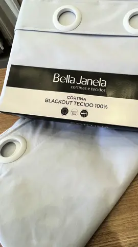 O modelo Comfort é o Blackout de tecido que bloqueia 100% a claridade do espaço, seu tecido tem um toque macio e é composto de 100% poliéster permitindo que seja maleável, com um ótimo caimento, podendo ser utilizado apenas como forro ou como cortina, é ideal para quem deseja bloquear 100% a luz. #bellajanela #bellajanelastore #cortinas #cortinasprontas #bloqueiodeluz #cortaluz #blackout #ambiente #decor #fy #foryou #foryoupage #tiktok #viral #viralvideo #viraltiktok #viraliza 