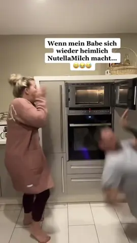 …und wenn Karma sofort zurück schlägt 🤭😂🤣#sveniundnicki #couple #humor #karma #fail #weilssoschönwar🤪 #repost #lustigevideos #mikrowelle #langeversion #nutellamilch #lol #funnyvideos #😂😂😂 #😂😂 #😂 lieben wir 🤣