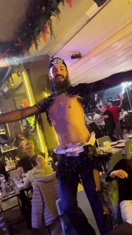 Özlediğinizi düşünüyorum #zenne #tolgacan #dans #sahne #show 