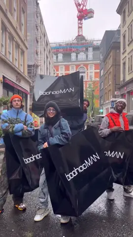 Mood When the whole squad cop a full new wardrobe from boohooMAN’s cyber monday sale 🤝 up to 70% off for 🇬🇧 🚨