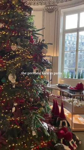 check out this zara home store with me! 🎄🎁✨ it was so pretty inside, and all decked out for the holiday season. the store was literally like a decorated mansion with a decorated bathroom, bedroom, and even a full kitcehn (see the end of video) it was so gorgeous! paris really goes all out on their festive displays!  if you have some time and you’re looking for a free indoor activity this christmas season, i would definitely recommend checking out some of the home stores in paris like this one!  📍 see location at end #parisguide #paris #weekendinparis #christmasinparis #christmasseason #freethingstodo #browsing #explore #hiddengems 