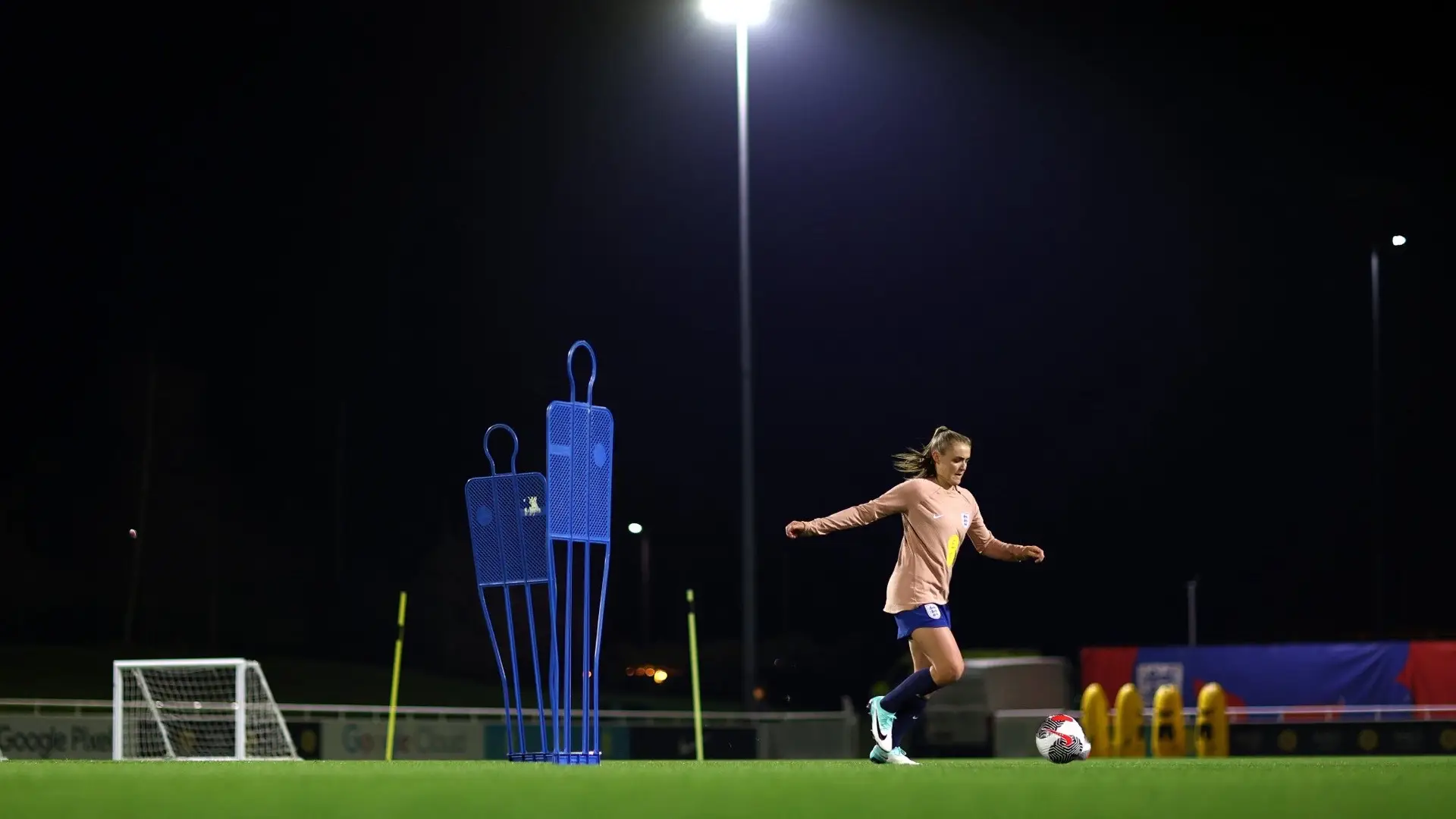 my girls are backkkkk 🫶🫶  #fyp #Lionesses #fy #fypシ゚viral #fypage #fyppppppppppppppppppppppp #lioness #fypp #fypシ #foryoupageofficiall #foryouu #foryou #englandwomen #englandfootball #foryourpages #englandcamp #lionessesforlife #footballcamp #camp #englandladies 