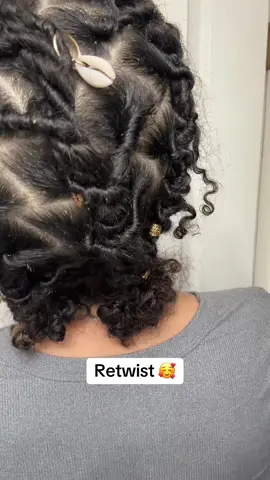I got my loca retwisted! Shoutout to @desireleebeauty__ 🥰 #locjourney #retwist 