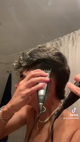 Corte rocho 💈 me archure mal pero va ✌🏻 #fyp #parati #argentina #barber #selfcutbarber #barbershop #aesthetic #cortedepelo #selflove #flow #foryou #foryoupage #lautygram #reggaeton #agustin51 #luckra 