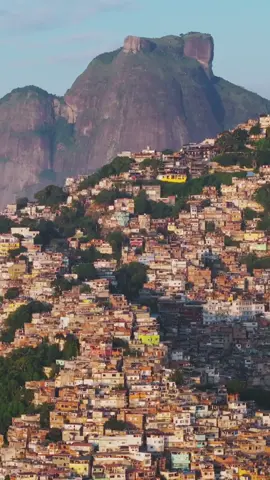 📍VIDIGAL RJ 🇧🇷  #riodejaneiro #cidadededeus #cidademaravilhosa #vidigal #vidigalrj #pedradagavea #favela #brazil 