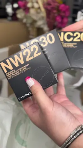 Black que aproveitei da @maccosmetics ✨ estava tudo com 20% e de brinde uma frasqueira 👛 #blackfriday #maccosmetics #makeup 