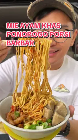Mie ayam bakso gerobakan yang porsinya barbar!!! . 🏠: Mie ayam baso Pak Kumis 📍: Depan Ruko sektor 1E gading serpong (Depan Ncim Sukaria) . #fyp #serunyakuliner #jelajahkuliner2 #kulinerindonesia #kulinergadingserpong #longervideos 