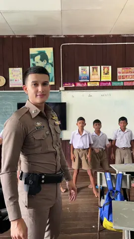 วันนี้ผมไม่ยอมเด็กแล้วครับ #ครูแดร์ #เต้นกับนักเรียน 👮‍♀️