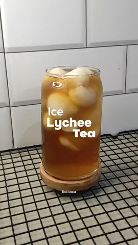 Es Teh Leci✨ bikin yg simple2 aja~ Bahannya cuma Teh sama Leci (aku pake leci kaleng) #minumantiktok #reseptiktok #aesthetic #ice #drink #fyp #es #lychee #tea #teh #leci #asmr #homecafeindonesia 