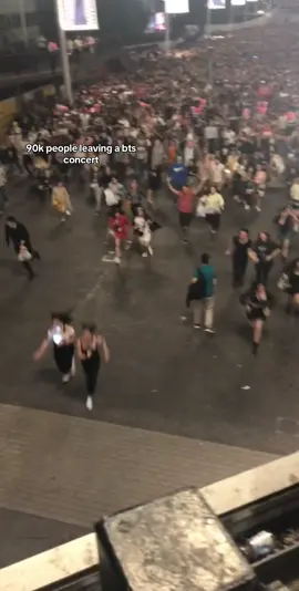 repost but lol this was insane #bts #army #bangtan #kpop #concert #crowd #wembley #btstour #btsconcert #방탄소년단 #fyp 