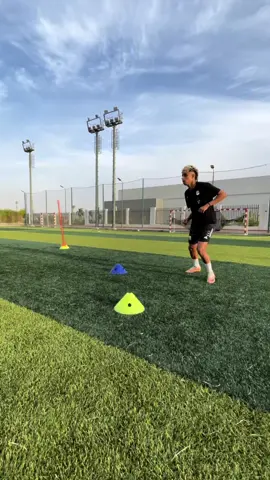 اسمع صوت العرضة طرب ⚽️👌🏻⚡️#trending #training #trainingday #followforfollowback #football #footballplayer #reels #viralreels #explore #explorepage #footballgame #trainingchallenge #fyp #instagram 