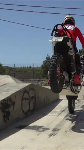 Disfrutando con mi Africa Twin en #gymkhana38  #africantwin #moto 