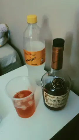 Forever bona 🔥🤸🏾🔥 . . . #SAMA28  #fypシ  #viral  #trending  #xhosanation  #isigodionthemove  #yhoooo  #zulunation  #zulutiktok  #zulu  #vlogs  #minivlog  #xhosa  #hennessey  #tonicwater  #schweppes  #nicelife  #nicelifeproblems  #buntu  #buntu.sa #alcohol  #utywala😭😭  #enjoyment  @HENNESSY 