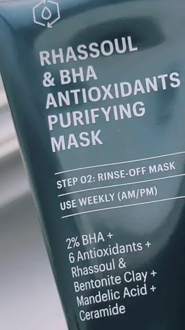 Looking for your next holy grail mask? Look no further than this genius formula by no other than the industry’s tried and true @Allies of Skin  ! This glow amplifying cocktail contains powerhouse ingredients in a safe formula that combines the ingredients Rhassoul and Betanite Clay, BHAs, and Mandelic acid. So far so glow ✨  . . . #alliesofskin #texturetuesday #acneproneskincare #glowingskincare #skincareproducts #skincareroutine #skincareanarchy #skincareforacne 