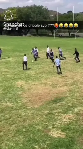 Quel dribble de malade 🥵🥵😂😂🔥#footballtiktok #foot #dribble #footballskills #225🇨🇮 #225 #225tiktok #skills #skillsfootball 