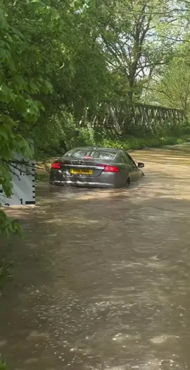 Another Floater…😂😭 #FYP #Fails #Oops #Flooding #FLOOD #Jaguarxf #cars #waves #BENGREGERS #fy #crazy #Rivercrossing #worcestershire #Pershore #entertainment #hydrolocked (Youtube: BENGREGERS)