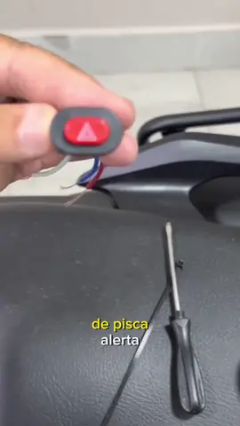como instalar pisca alerta na sua moto #moto #motos #honda #montadinhas #dicasdemoto #160cargo #xre300 #xre300rally #titan160 #fan160🚀🏍️🙏🤙 