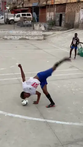 Street football in Angola 😮‍💨🇦🇴 IG/pelo.tada 