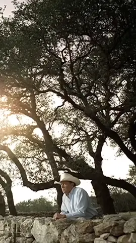 Who else is a #Troubadour? Comment below! 🏇🏻 #CountryMusic #GeorgeStrait