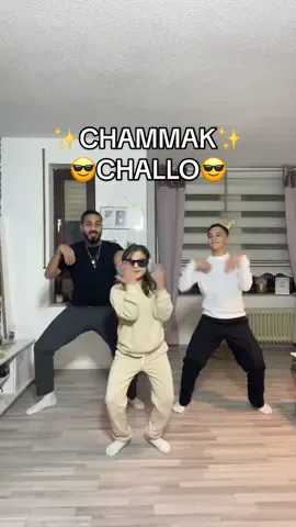 Today is movieday 🎥 She learned it in 5 minutes 🥺🙏🏾❤️ Rated 1-10 #nurfürdich#srk#bollywood#tutorial#desis#indien#dancechallenge#punjabi#dirilanke#tamil#paki#toxic#dancewithcurry#realtalk#fakten#statement#vibes#Siblings#chammakchallo#raone#Love#passion#funny#humor#comedy#fypシ#foryou