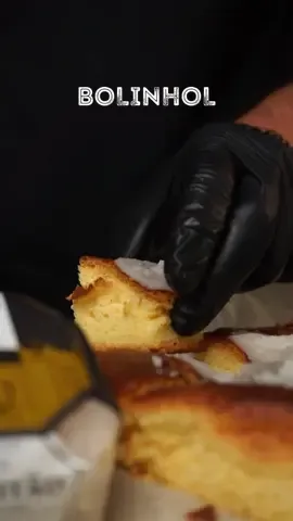 BOLINHOL - Vamos dar início à saga das sobremesas para o Natal? 🎅 🎄Esta é uma verdadeira delícia e fica ainda melhor a acompanhar com as iguarias @Pingo Doce , como este Queijo de Azeitão DOP. Comenta aqui em baixo se vais querer fazer esta maravilha e eu partilho todos os ingredientes e quantidades contigo. E quem os trouxe? Foi o @pingodoce claro. 😏👌🏽 Agora é a tua vez!!! 🫵🏽 - - - - - - - - P U B #PingoDoce #IguariasPingoDoce #qchef #ochefemtuacasa #bolinhol #docesdenatal