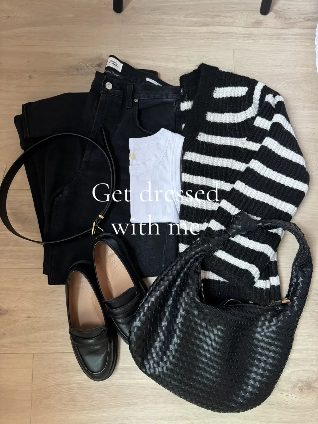 #getdressedwithme #OOTD #grwm #winterfashion #winteroutfits2023 #winterootd #blackandwhiteootd #cardigan #baggyjeans #loafersoutfit #weekdayoutfit #ootdinspo #ootdfashion #fashiontiktok #outfitcheck 