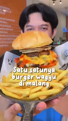 Satu satu nya burger pakai double wagyu patty ‼️ wajib cobain kalo ke malang ##burger##food##foodporn##Foodie##instafood##burgers##pizza##hamburger##yummy##foodphotography##foodstagram##FoodLover##burgerporn##delivery##fastfood##fries##delicious##cheeseburger##foodblogger##burgertime##burgerlover##cheese##restaurant##bacon##dinner##bbq##lunch##chicken##foodies#instagood