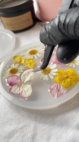 #process #resinepoxy #resinartist #flowersresin #żywica #demolding #ręcznierobione #podstawkipodkubek #podkladkipodkubki 